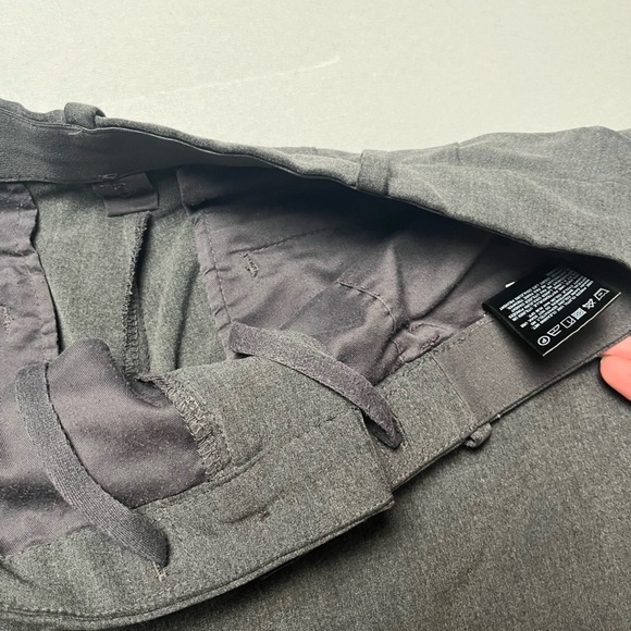 Men’s charcoal, gray straight leg pants from Uniqlo - Picture 6 of 7
